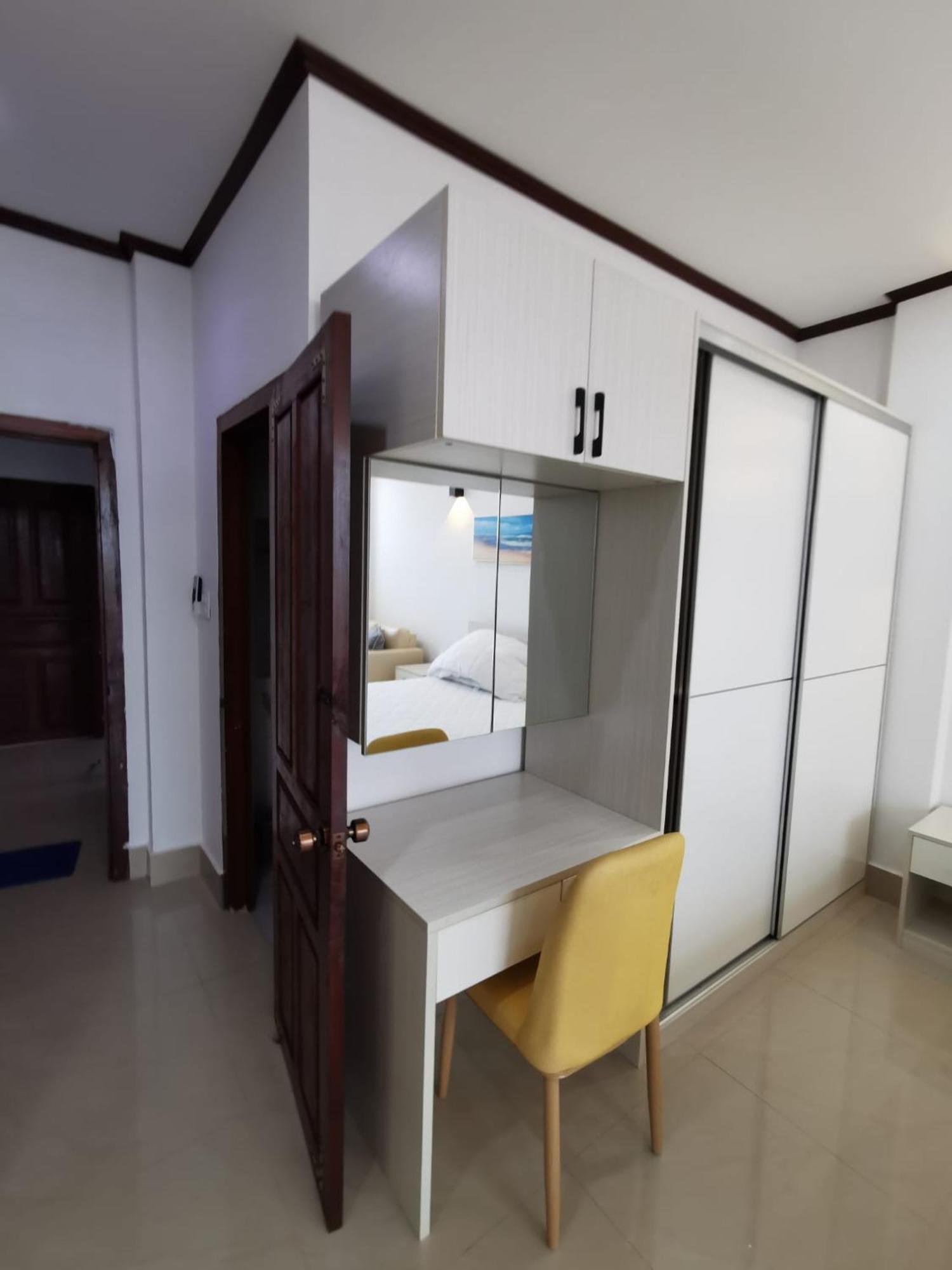 Artist Golden Loft Paris - Vientiane Homestay Duplex Triplex Екстериор снимка